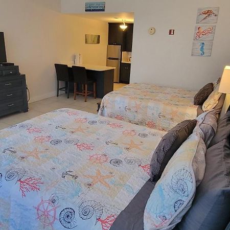 Sea Breeze, Studio 510, Beach Steps Away!+Pool+Wifi Ruskin Exterior photo