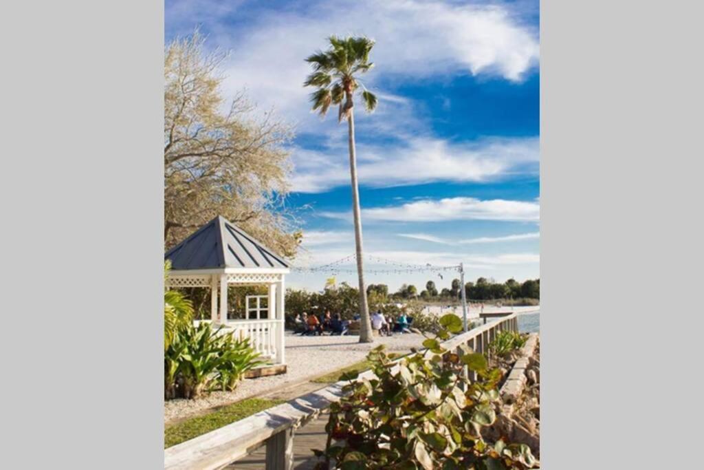 Sea Breeze, Studio 510, Beach Steps Away!+Pool+Wifi Ruskin Exterior photo
