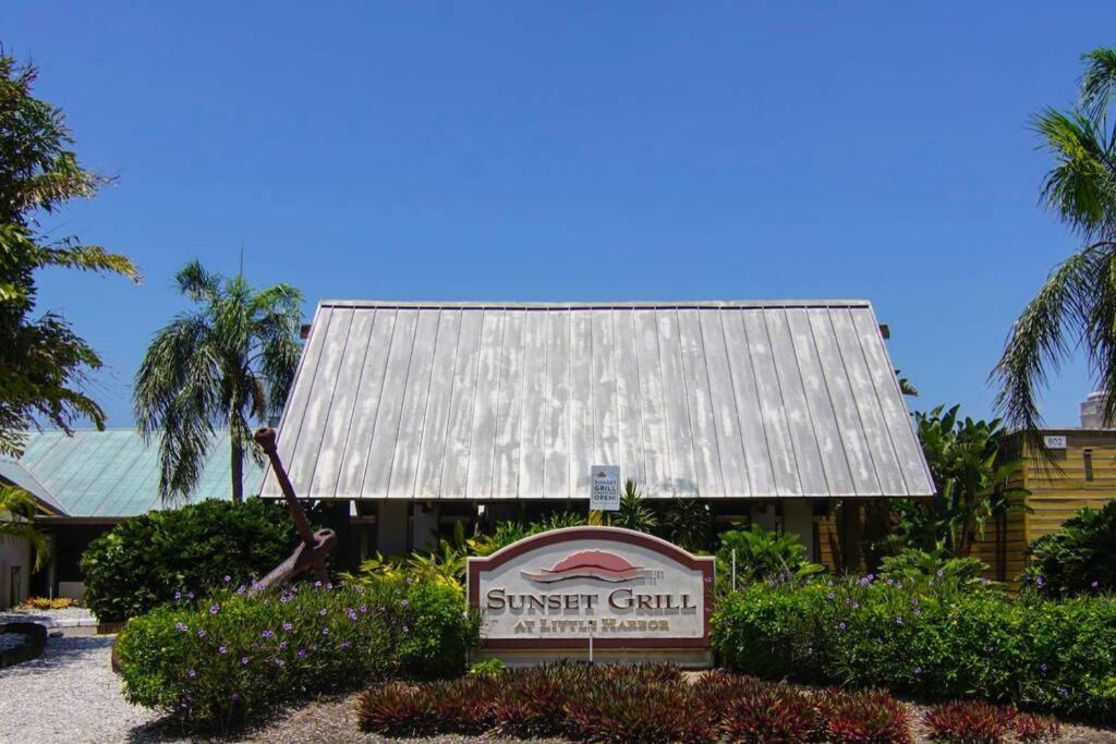 Sea Breeze, Studio 510, Beach Steps Away!+Pool+Wifi Ruskin Exterior photo