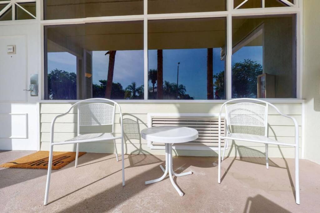 Sea Breeze, Studio 510, Beach Steps Away!+Pool+Wifi Ruskin Exterior photo