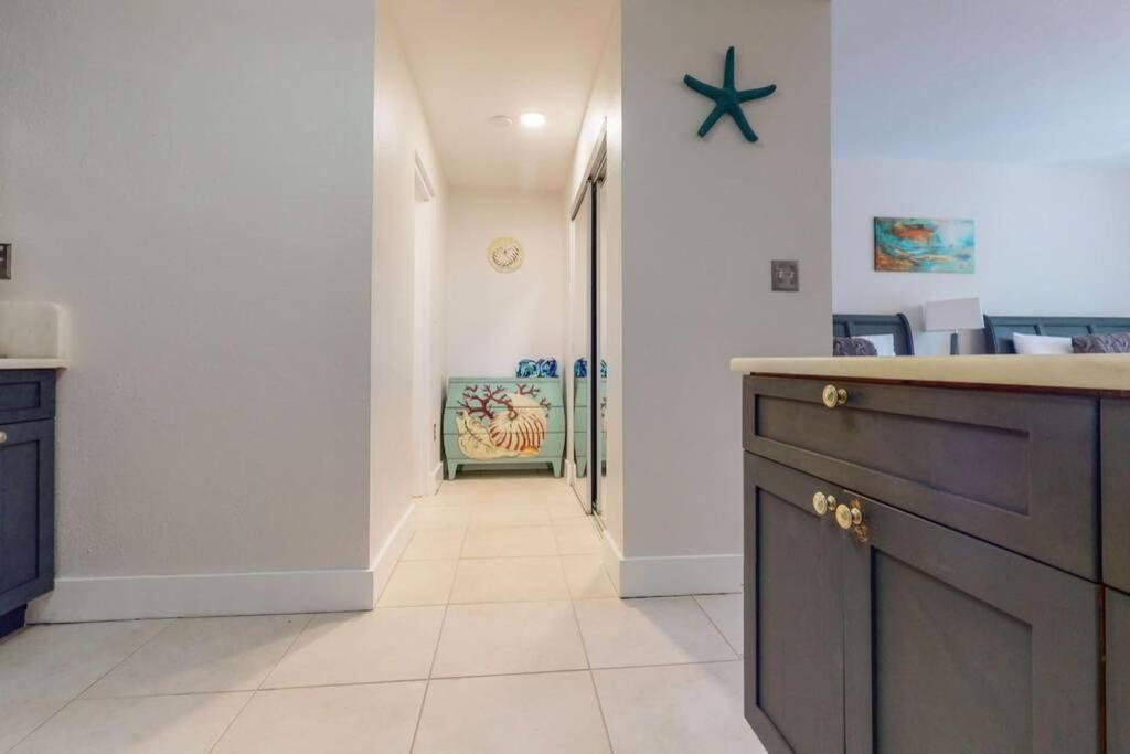 Sea Breeze, Studio 510, Beach Steps Away!+Pool+Wifi Ruskin Exterior photo